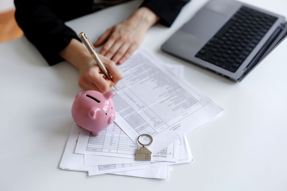 Cash ISAs v Stocks and Shares ISAs: How to make the most of your savings and investments